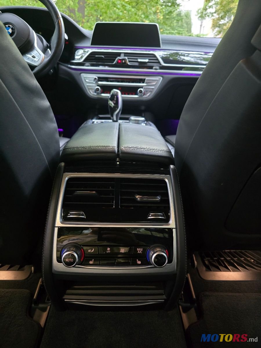 2019' BMW 7 Series photo #3