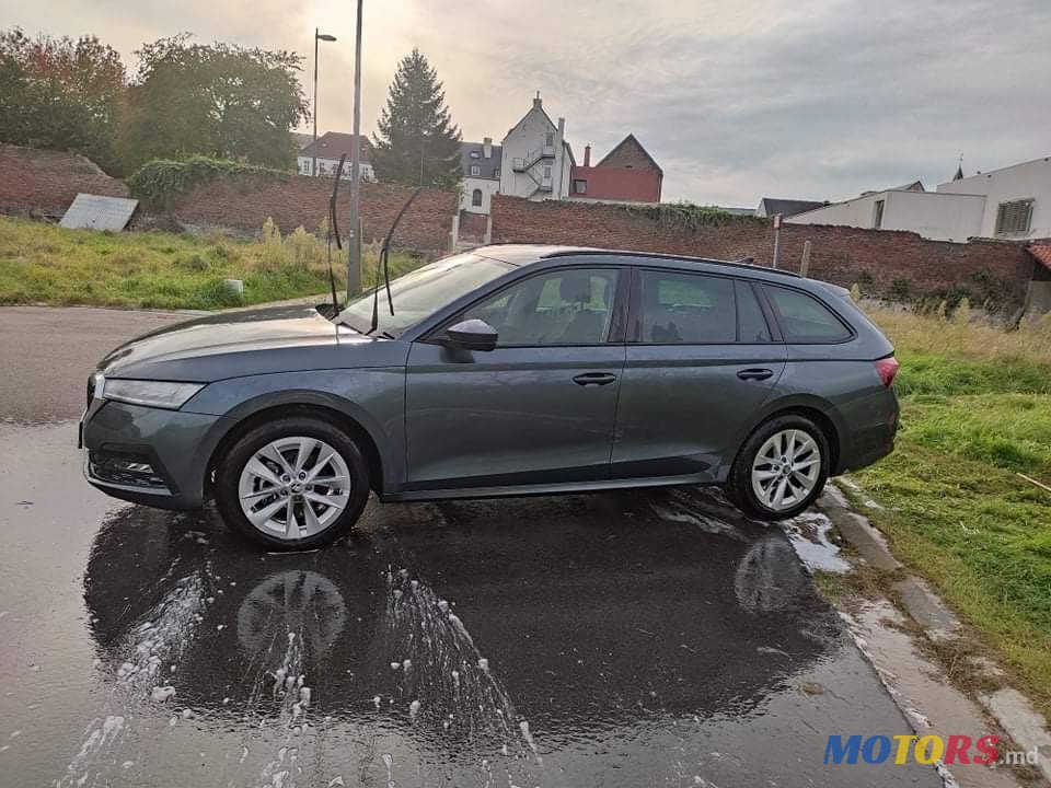 2020' Skoda Octavia photo #4