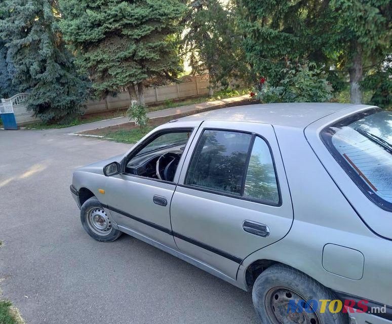 1994' Nissan Sunny photo #2