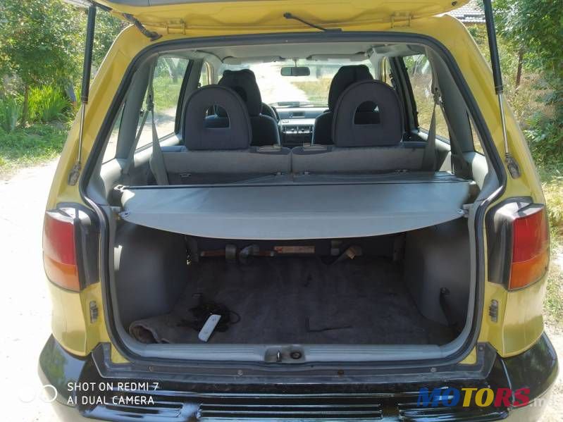 1997' Mitsubishi Space Runner photo #4