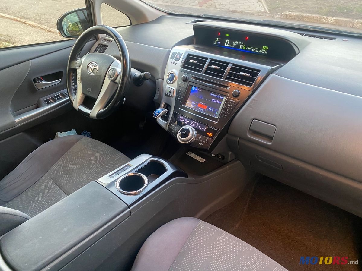 2012' Toyota Prius Plus photo #4