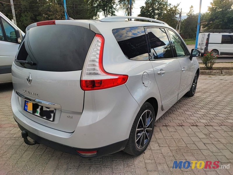 2014' Renault Grand Scenic photo #3