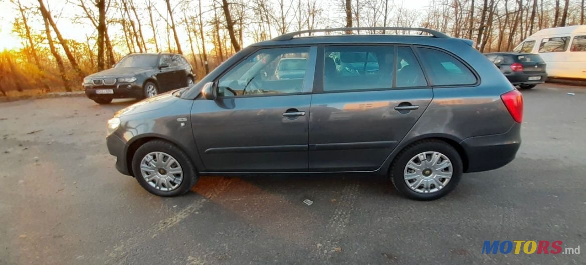 2012' Skoda Fabia photo #3