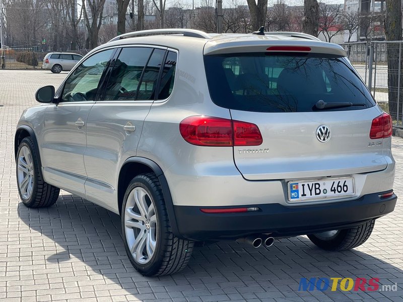 2012' Volkswagen Tiguan photo #4