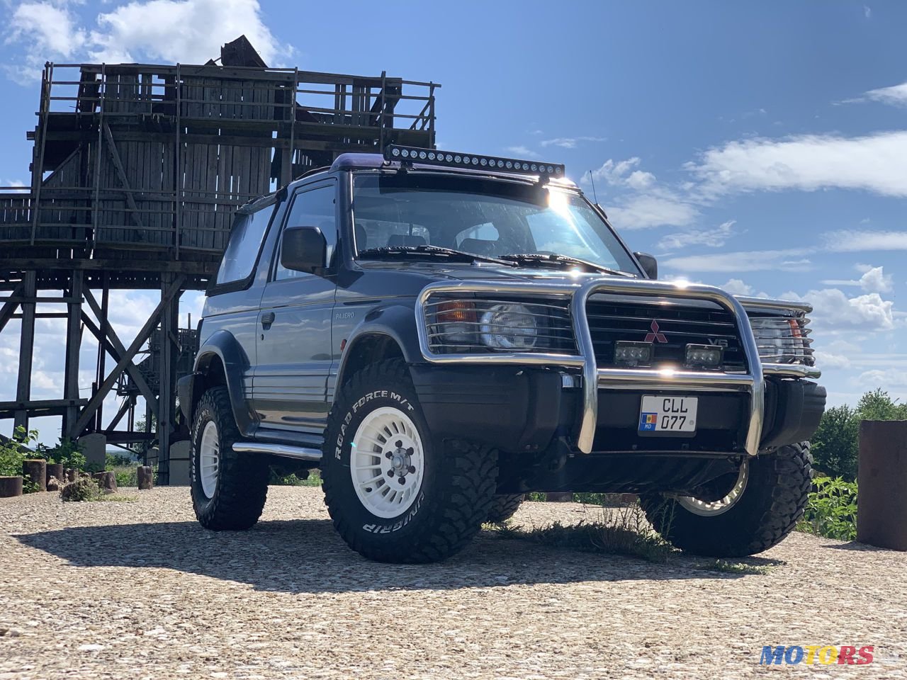 1994' Mitsubishi Pajero photo #1