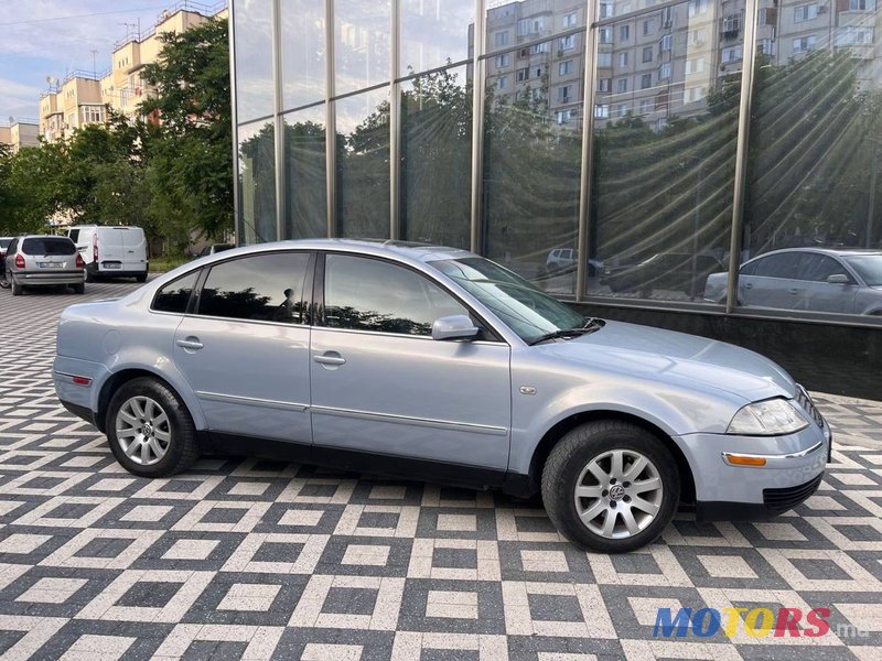 2002' Volkswagen Passat photo #3