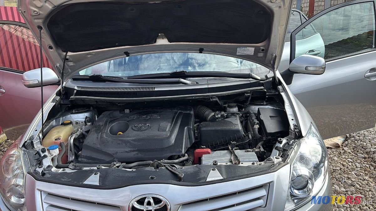 2011' Toyota Auris photo #6