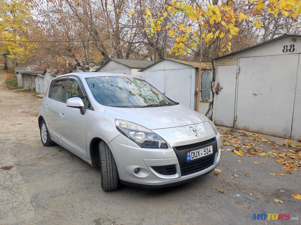 2009' Renault Scenic photo #2