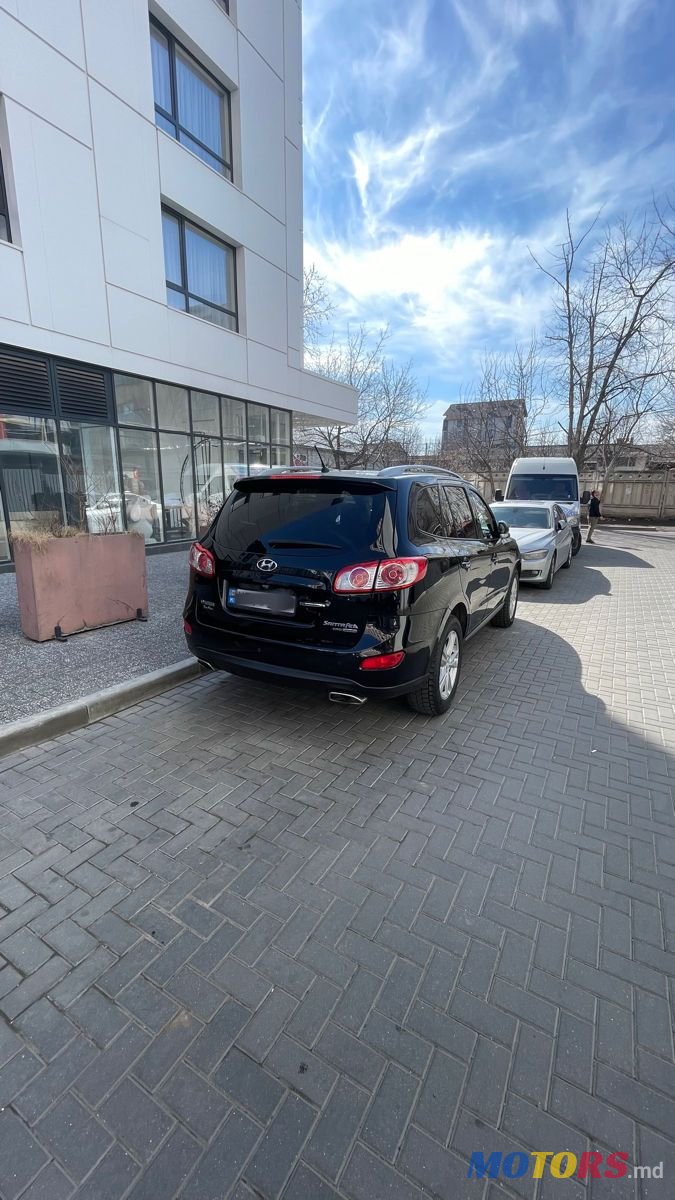 2010' Hyundai Santa Fe photo #2