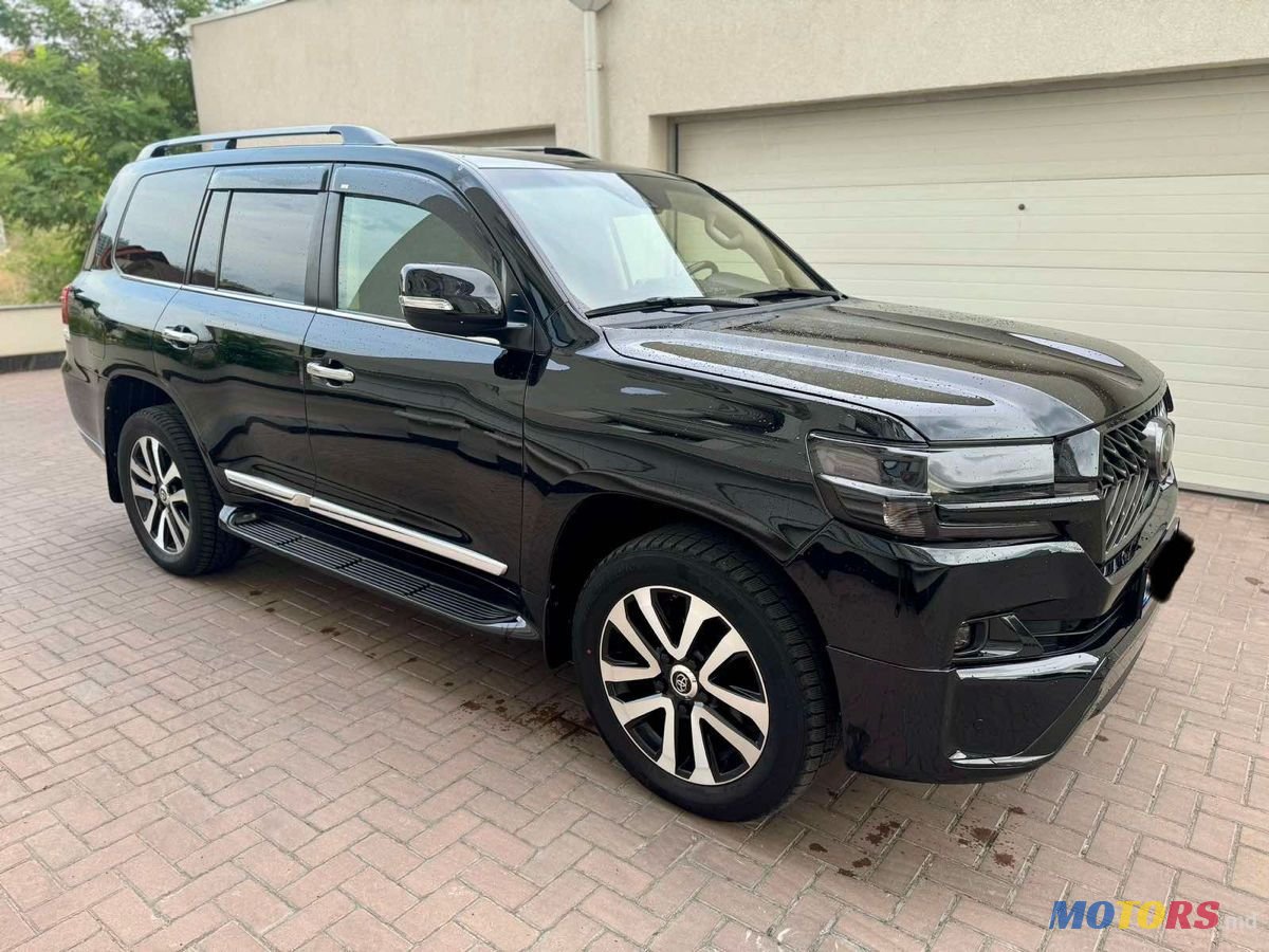 2018' Toyota Land Cruiser photo #2