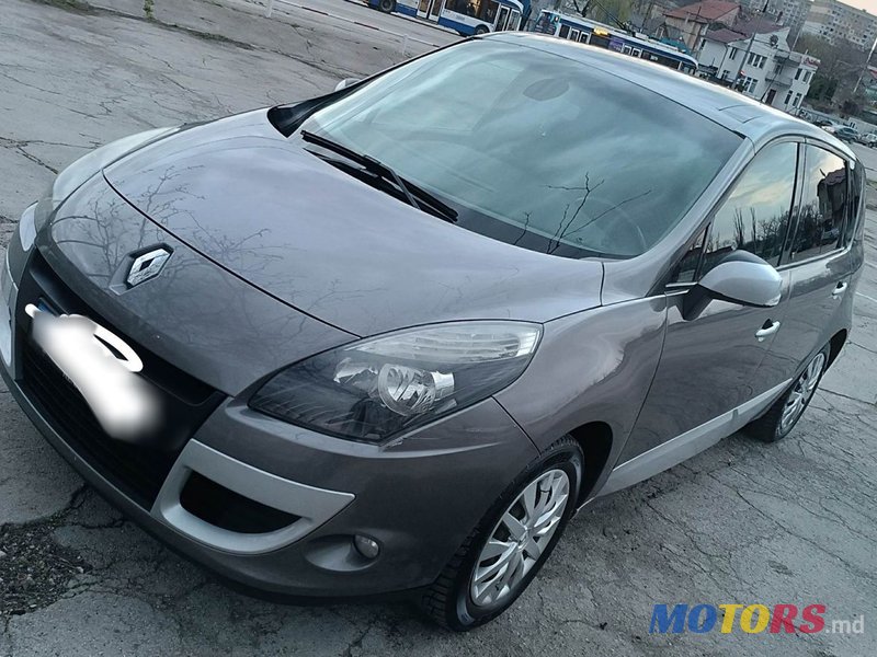 2011' Renault Scenic photo #1