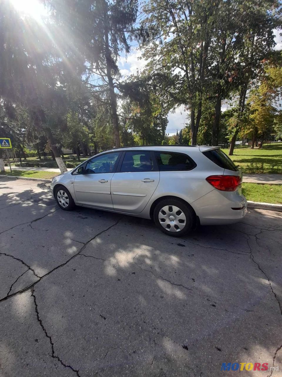 2011' Opel Astra photo #4