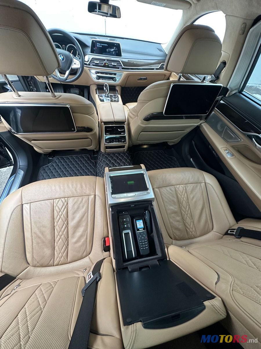 2016' BMW 7 Series photo #1
