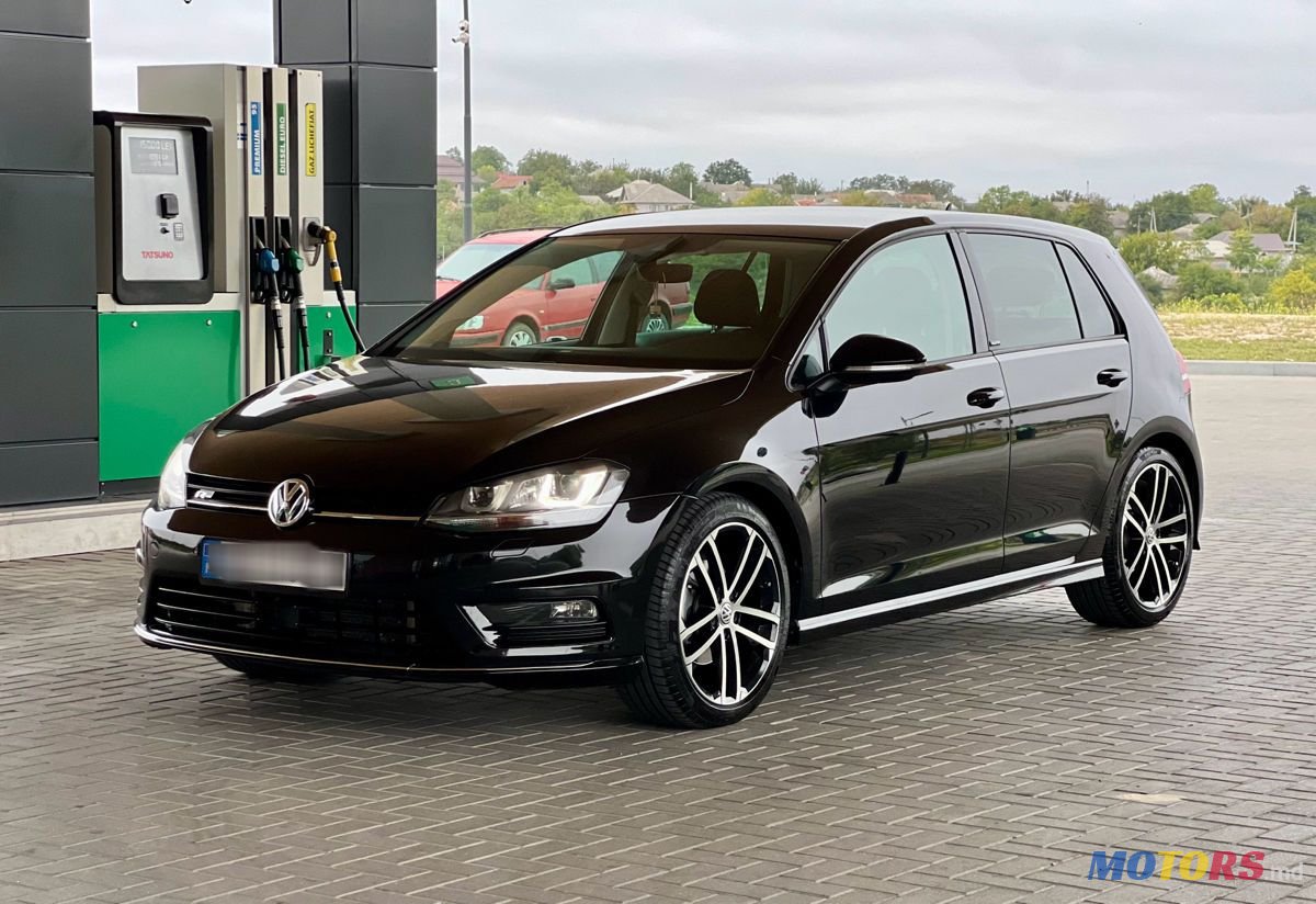 2017' Volkswagen Golf photo #1
