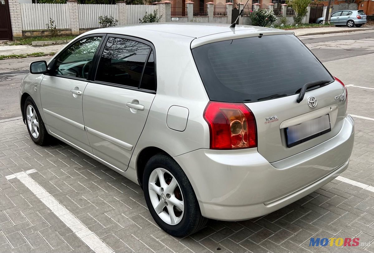 2005' Toyota Corolla photo #2