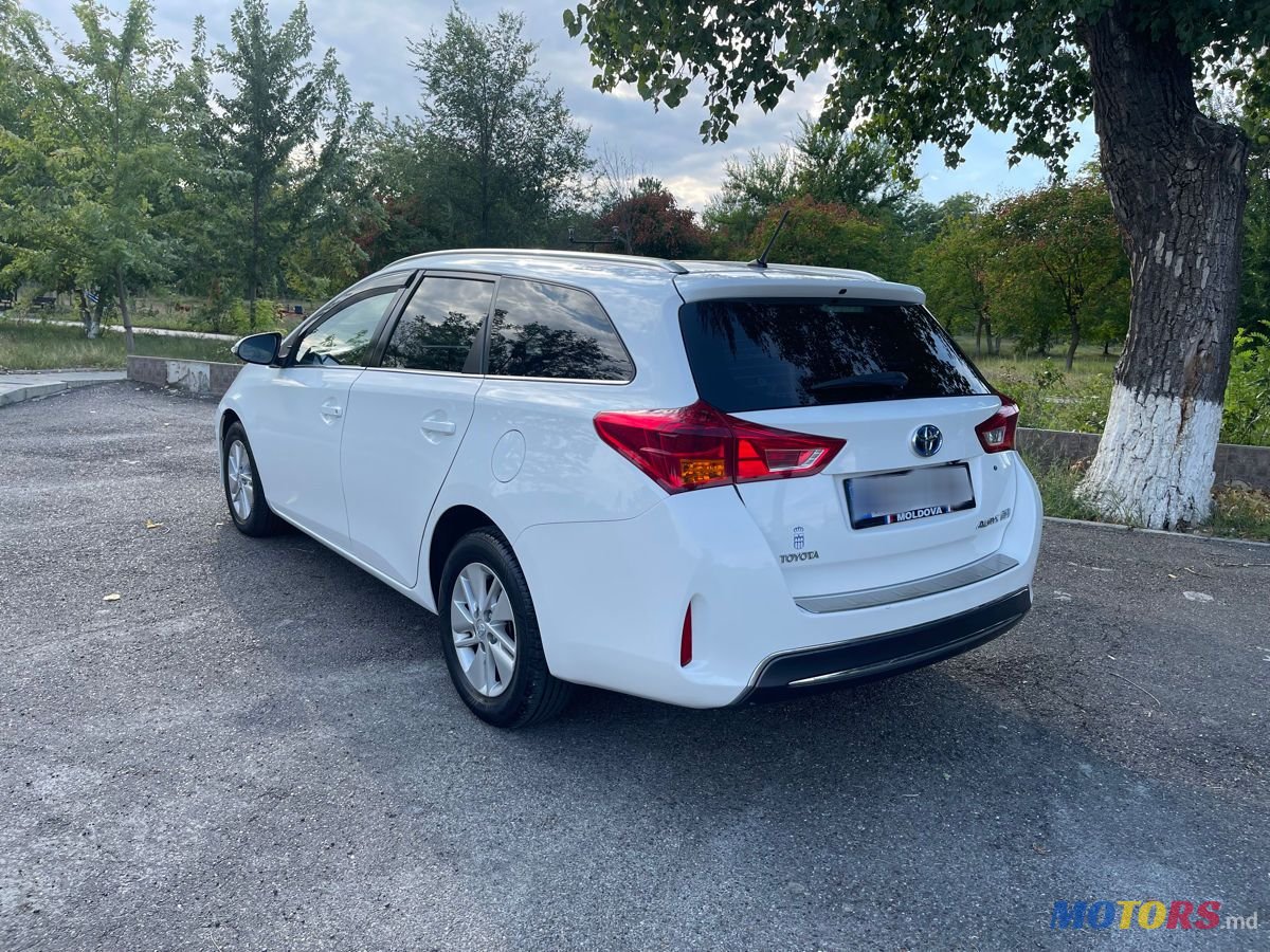 2013' Toyota Auris photo #2