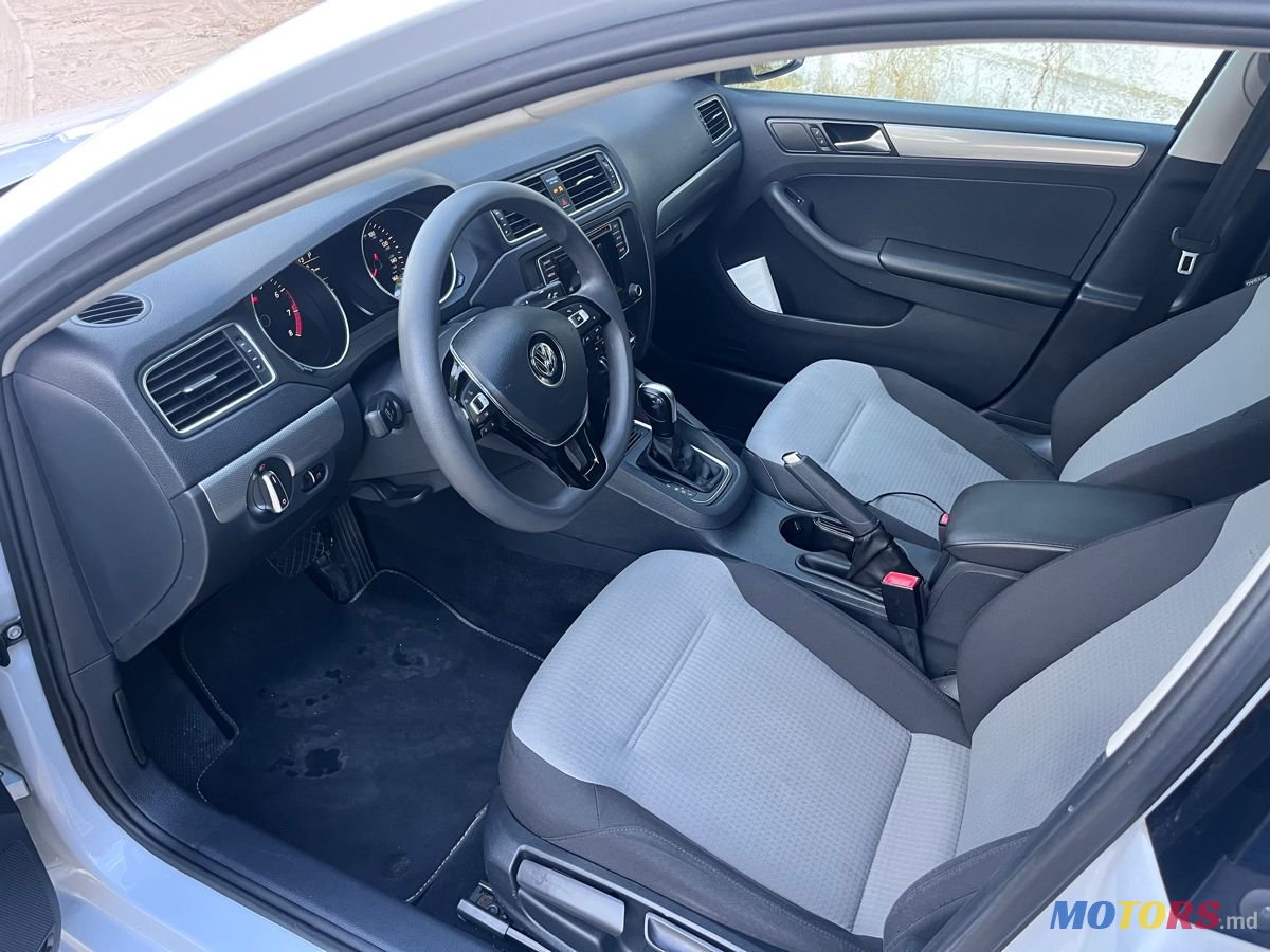 2017' Volkswagen Jetta photo #4