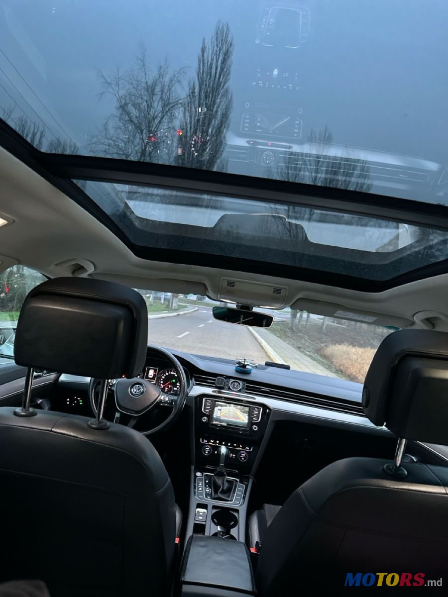 2015' Volkswagen Passat photo #5