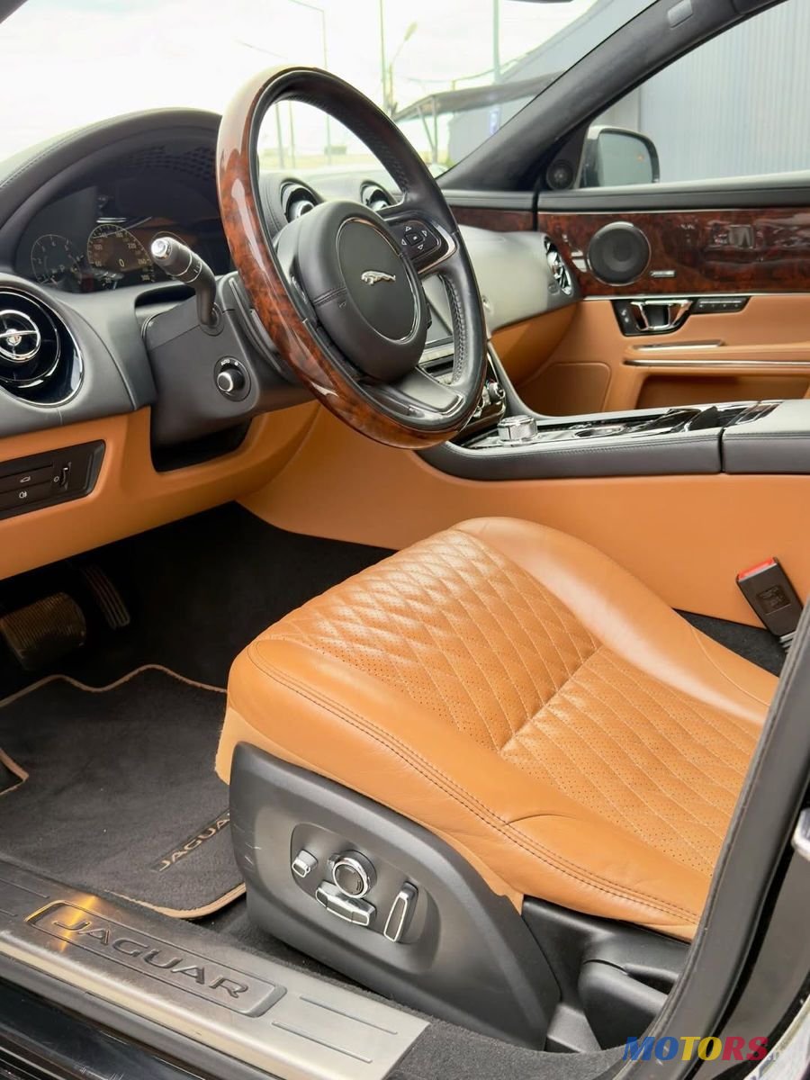 2016' Jaguar XJ photo #6