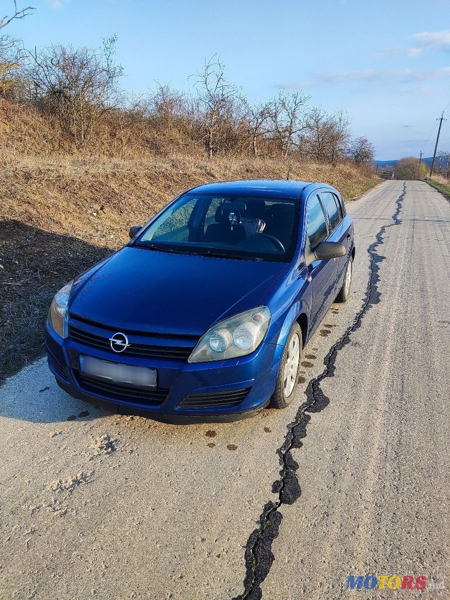 2004' Opel Astra photo #1