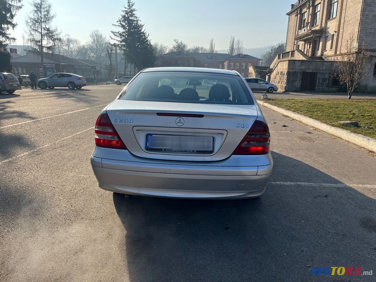 2005' Mercedes-Benz C Класс photo #3