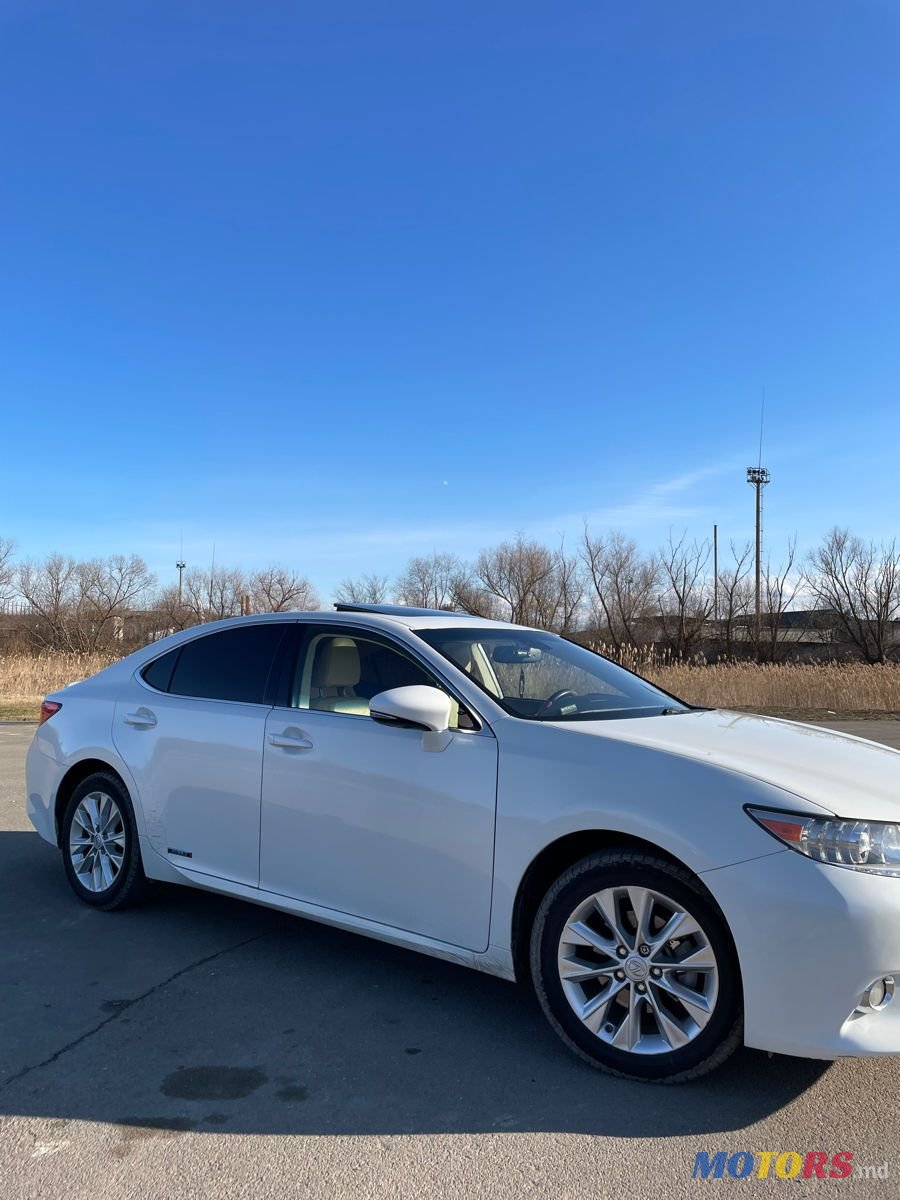 2013' Lexus Es Series photo #2
