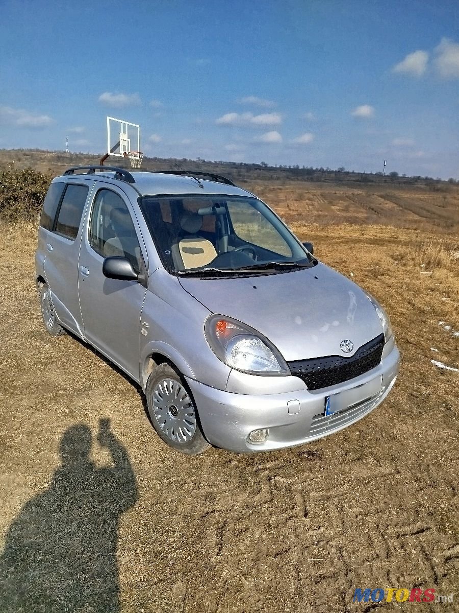 2002' Toyota Yaris Verso photo #4