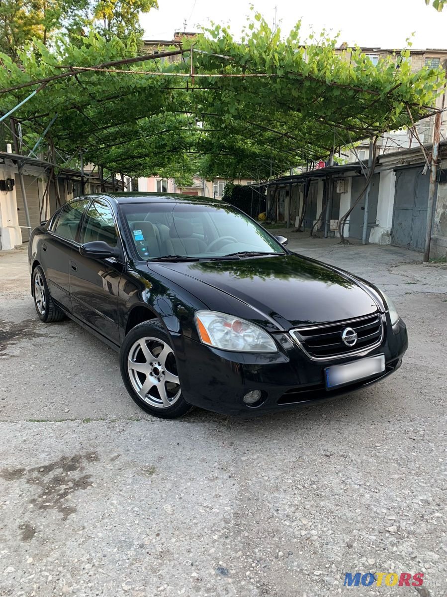 2002' Nissan Altima photo #2