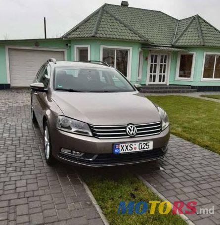 2011' Volkswagen Passat photo #4