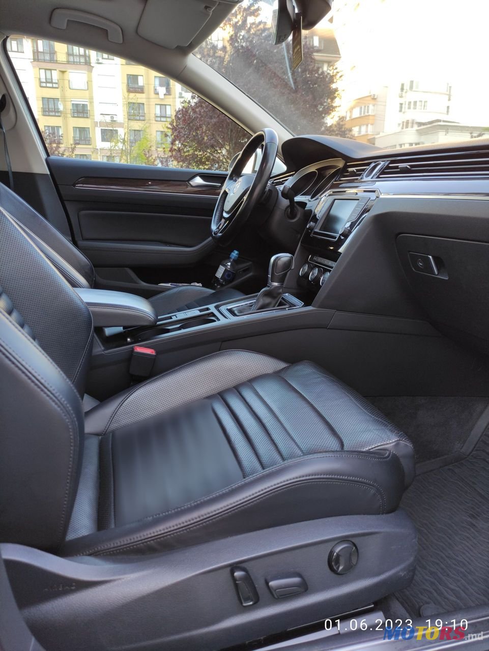 2016' Volkswagen Passat photo #3