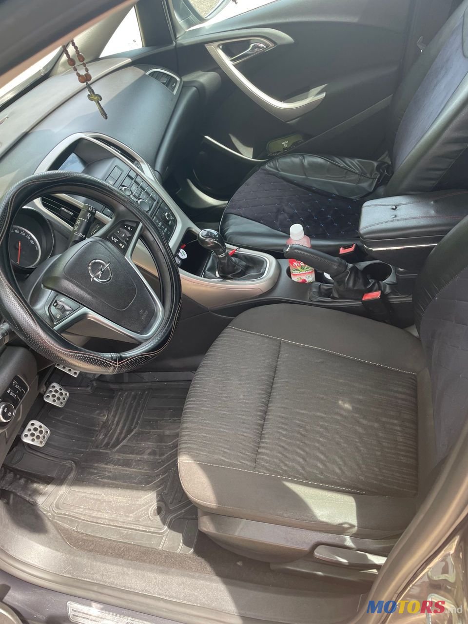 2010' Opel Astra photo #1