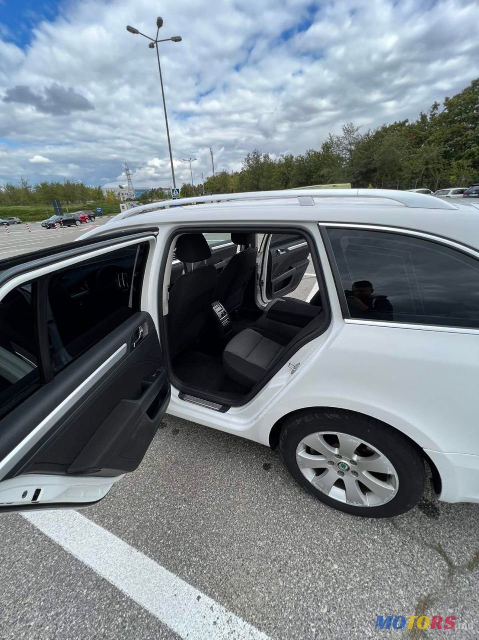 2012' Skoda Superb photo #6