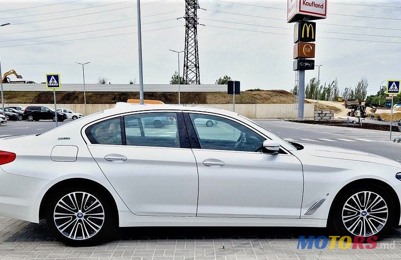 2017' BMW 5 Series photo #4