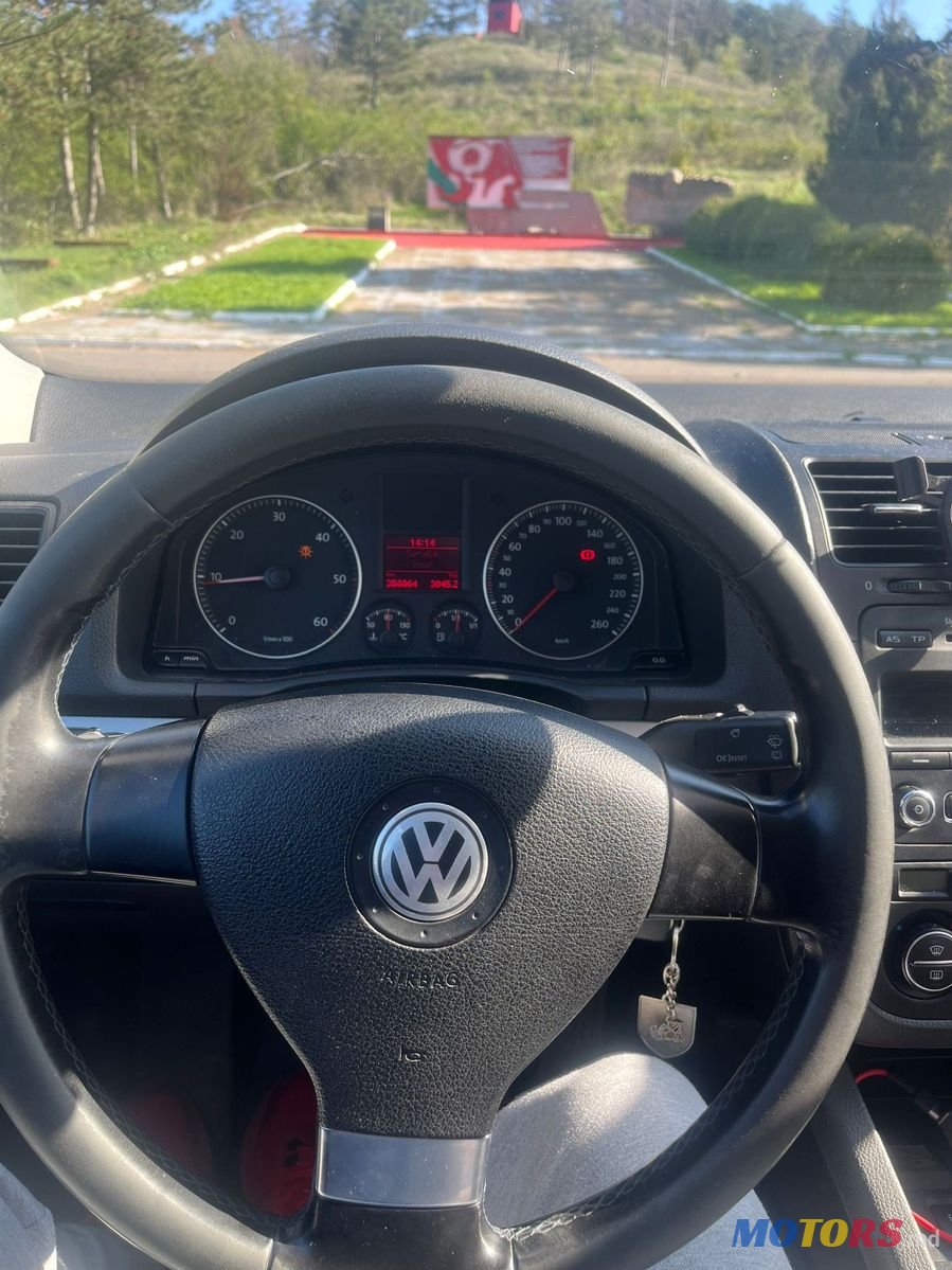 2007' Volkswagen Golf photo #6