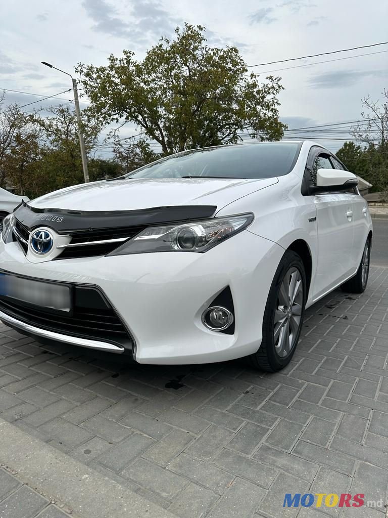 2012' Toyota Auris photo #1