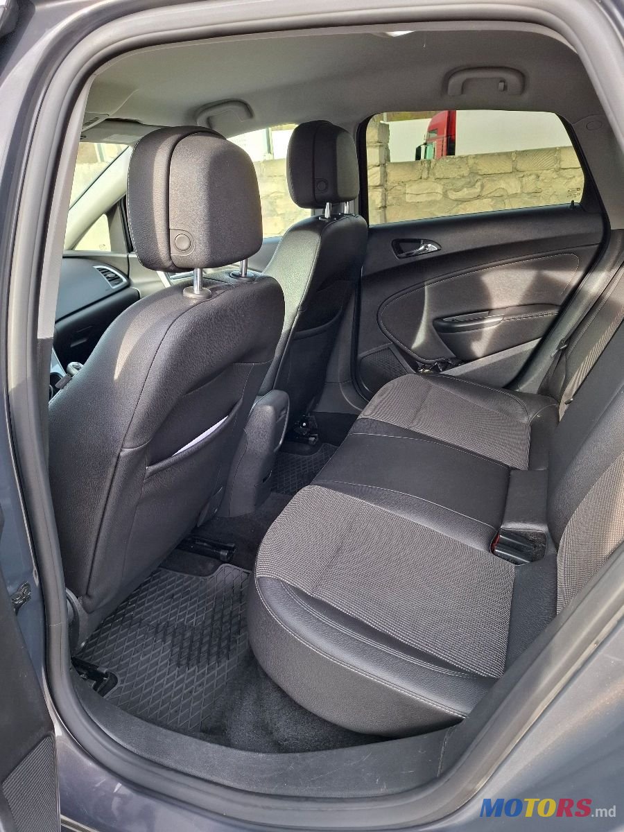 2012' Opel Insignia photo #4