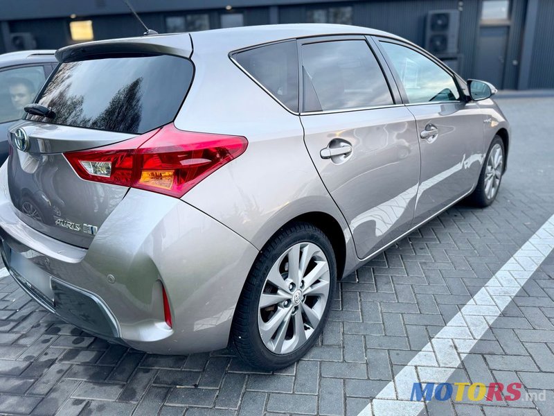 2013' Toyota Auris photo #2