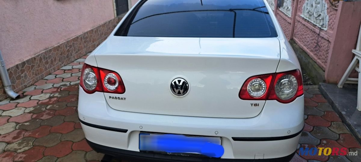 2010' Volkswagen Passat photo #4