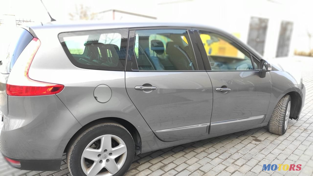 2015' Renault Grand Scenic photo #4