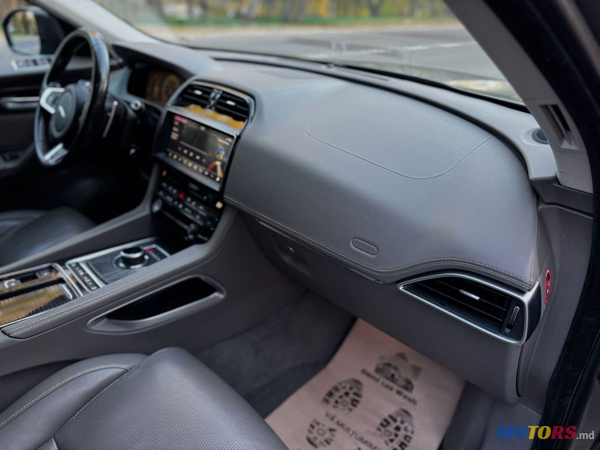 2018' Jaguar F-Pace photo #4