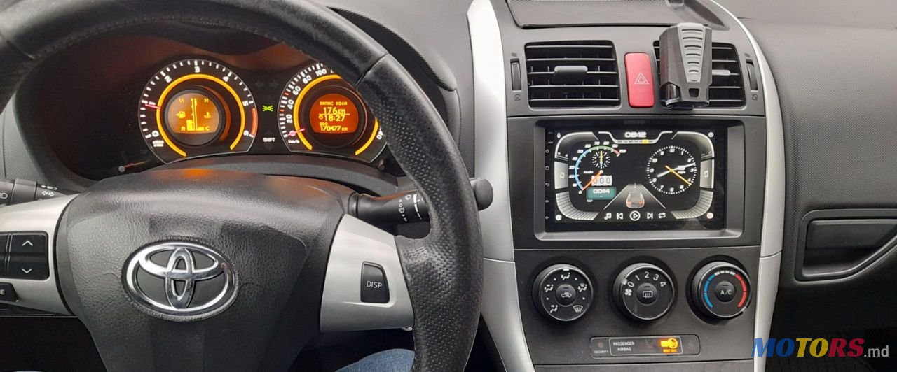 2012' Toyota Auris photo #6