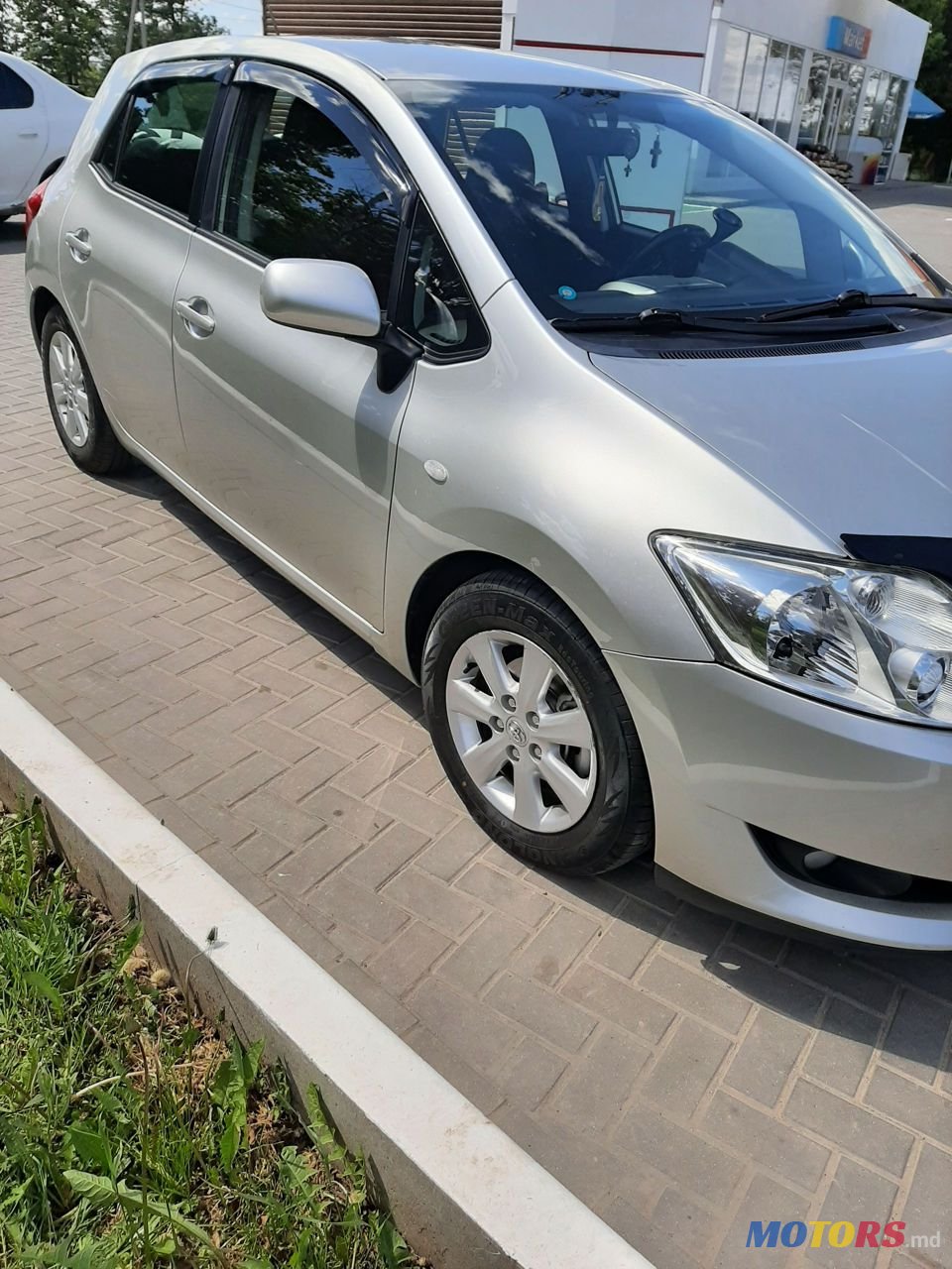 2009' Toyota Auris photo #3