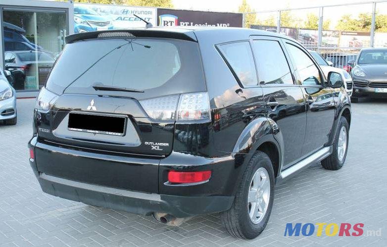 2011' Mitsubishi Outlander photo #1