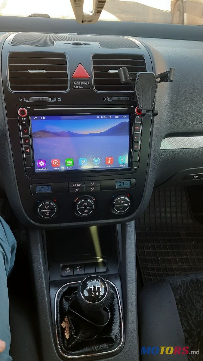 2008' Volkswagen Golf photo #5