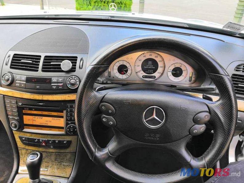 2009' Mercedes-Benz E photo #2