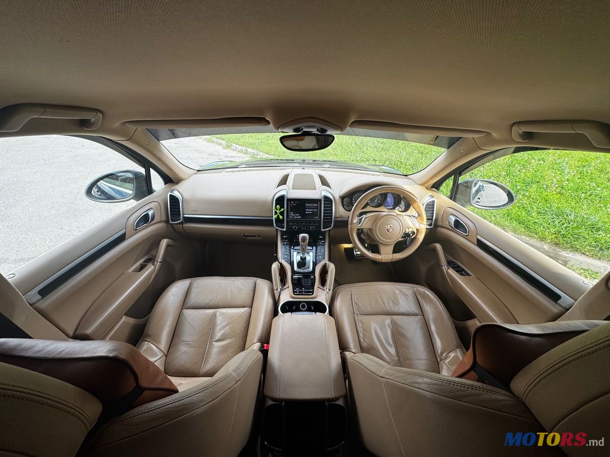 2011' Porsche Cayenne photo #6