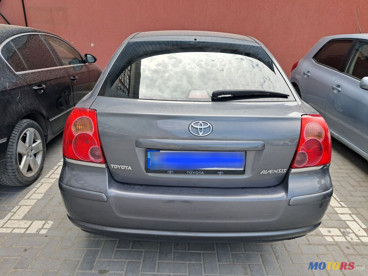 2003' Toyota Avensis photo #2