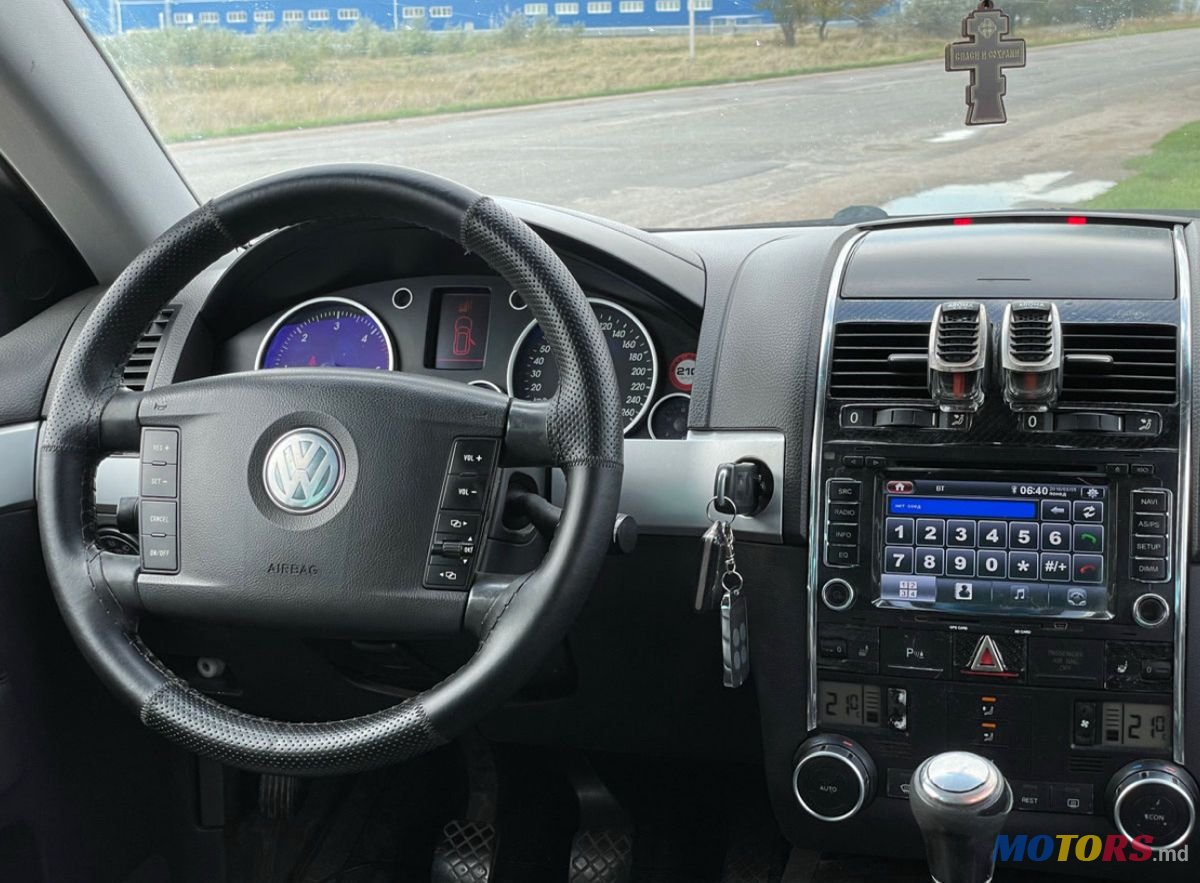 2004' Volkswagen Touareg photo #6