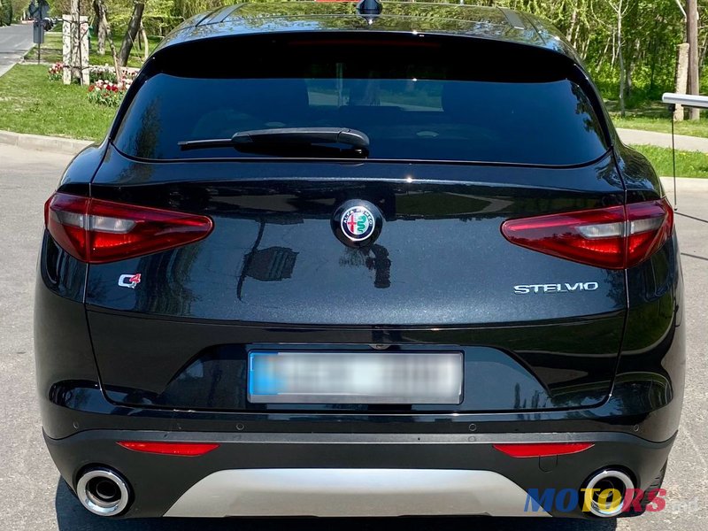 2017' Alfa Romeo Stelvio photo #5