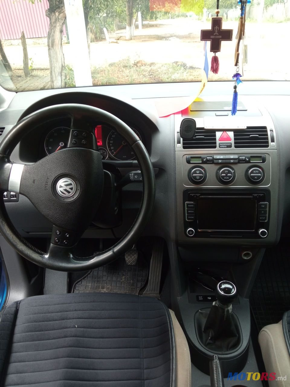 2008' Volkswagen Touran photo #5